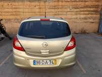 Opel corsa a andar o dia dia  sem nada a fazer