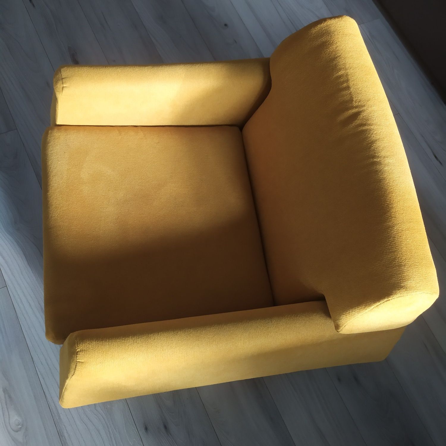 Fotel kolor musztardowy