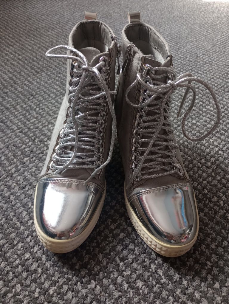 Buty, botki na ukrytej koturnie rozm.37