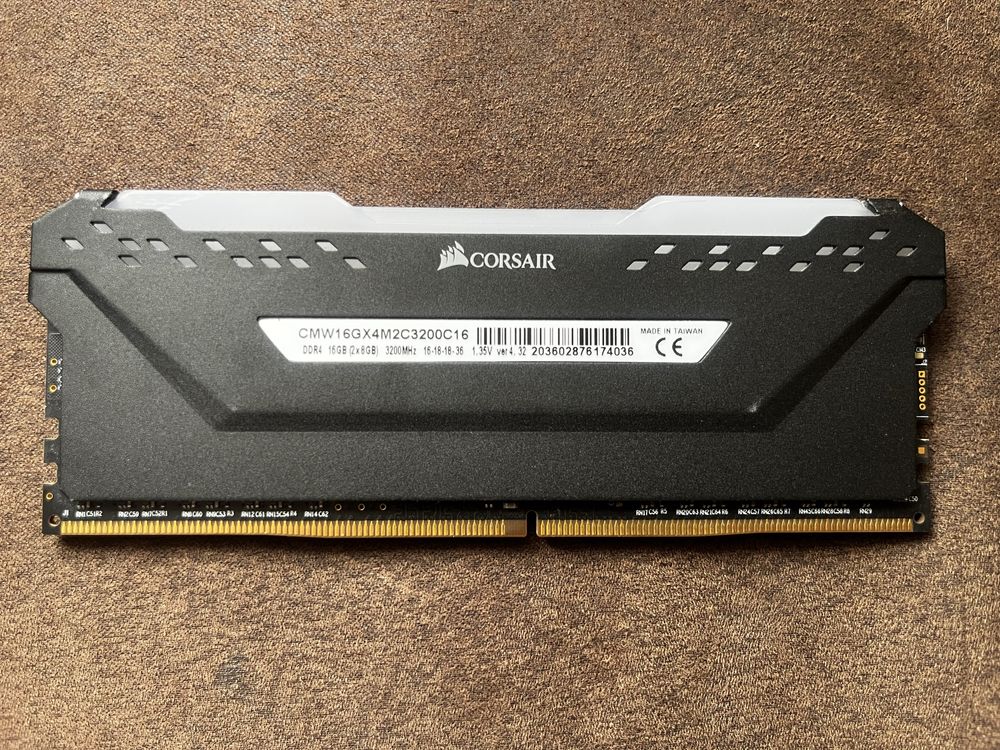 32GB 3200mhz DDR4 RAM Corsair Vengeance PRO RGB