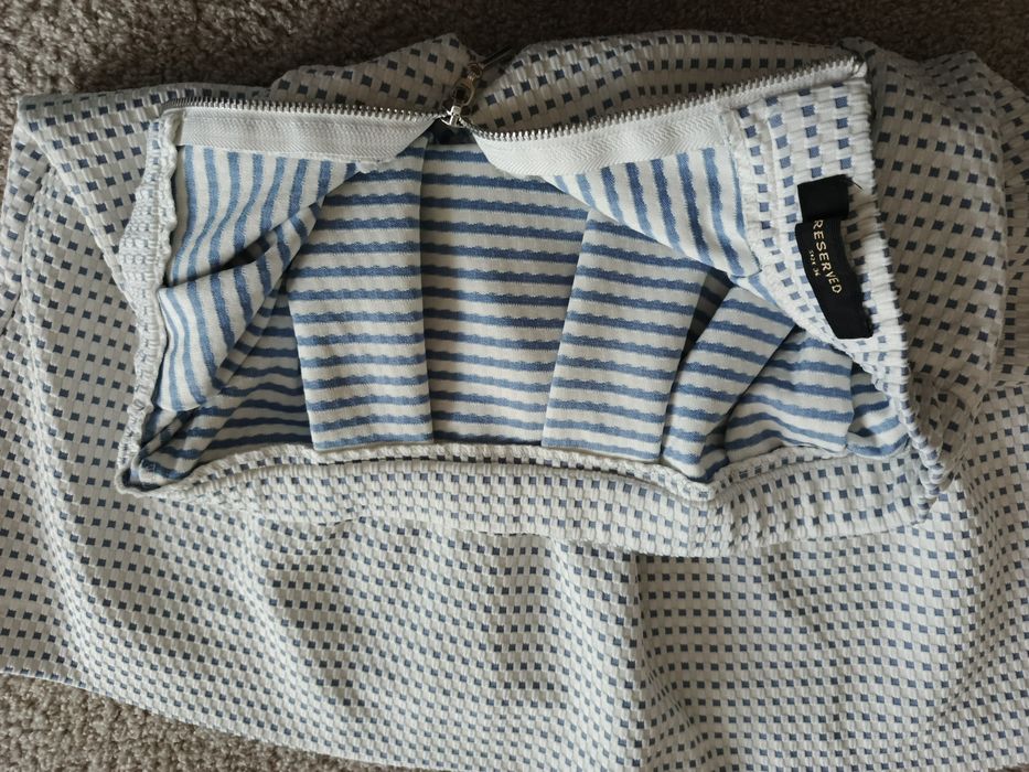 Biało niebieska spódnica w kratkę Reserved