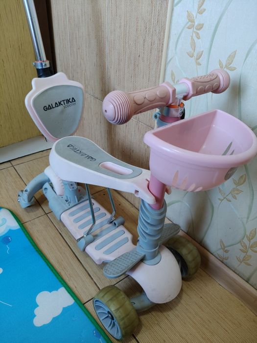 Дитячий самокат 2 в 1, з першого року життя.