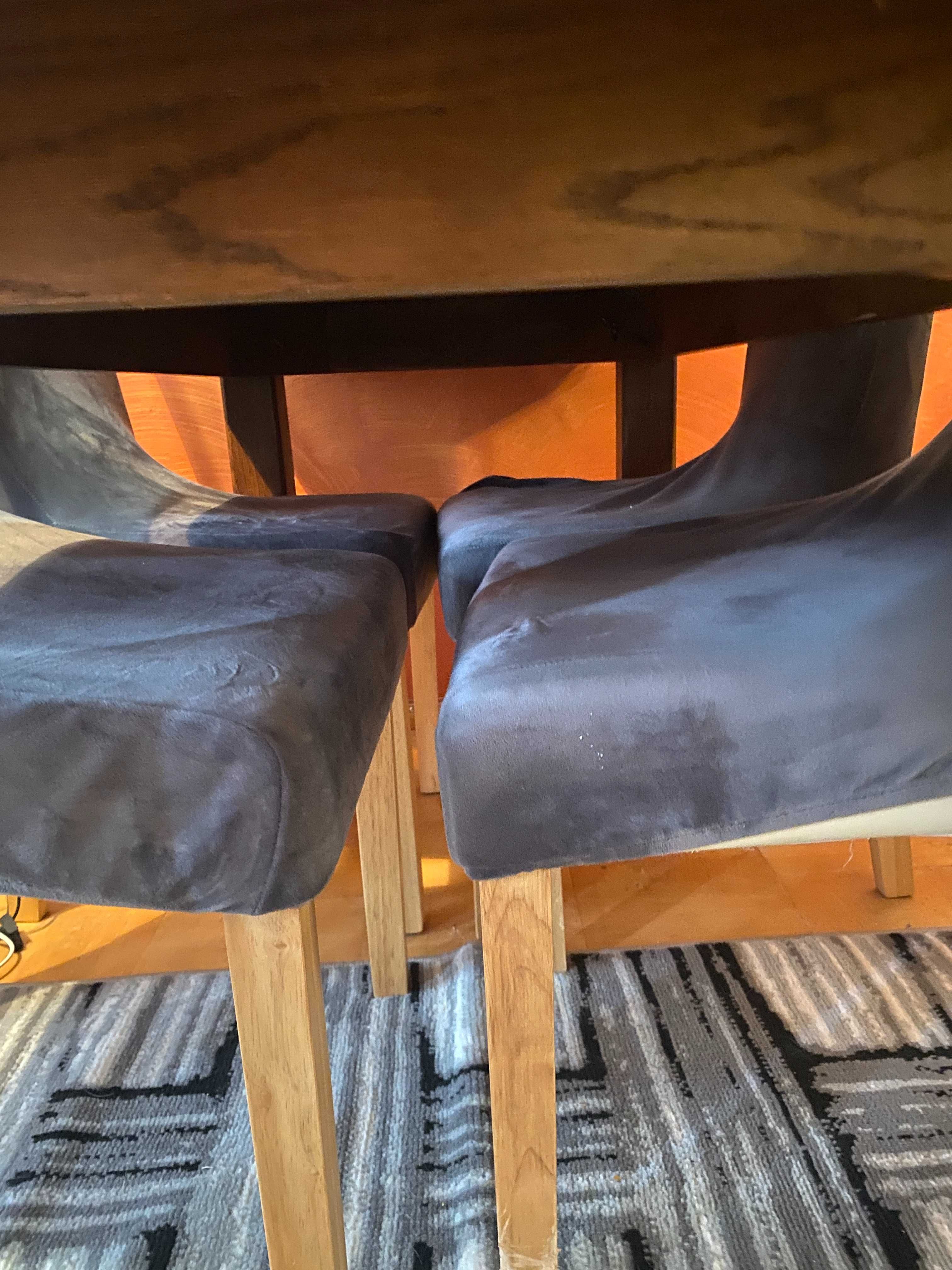 Stół plus krzesła