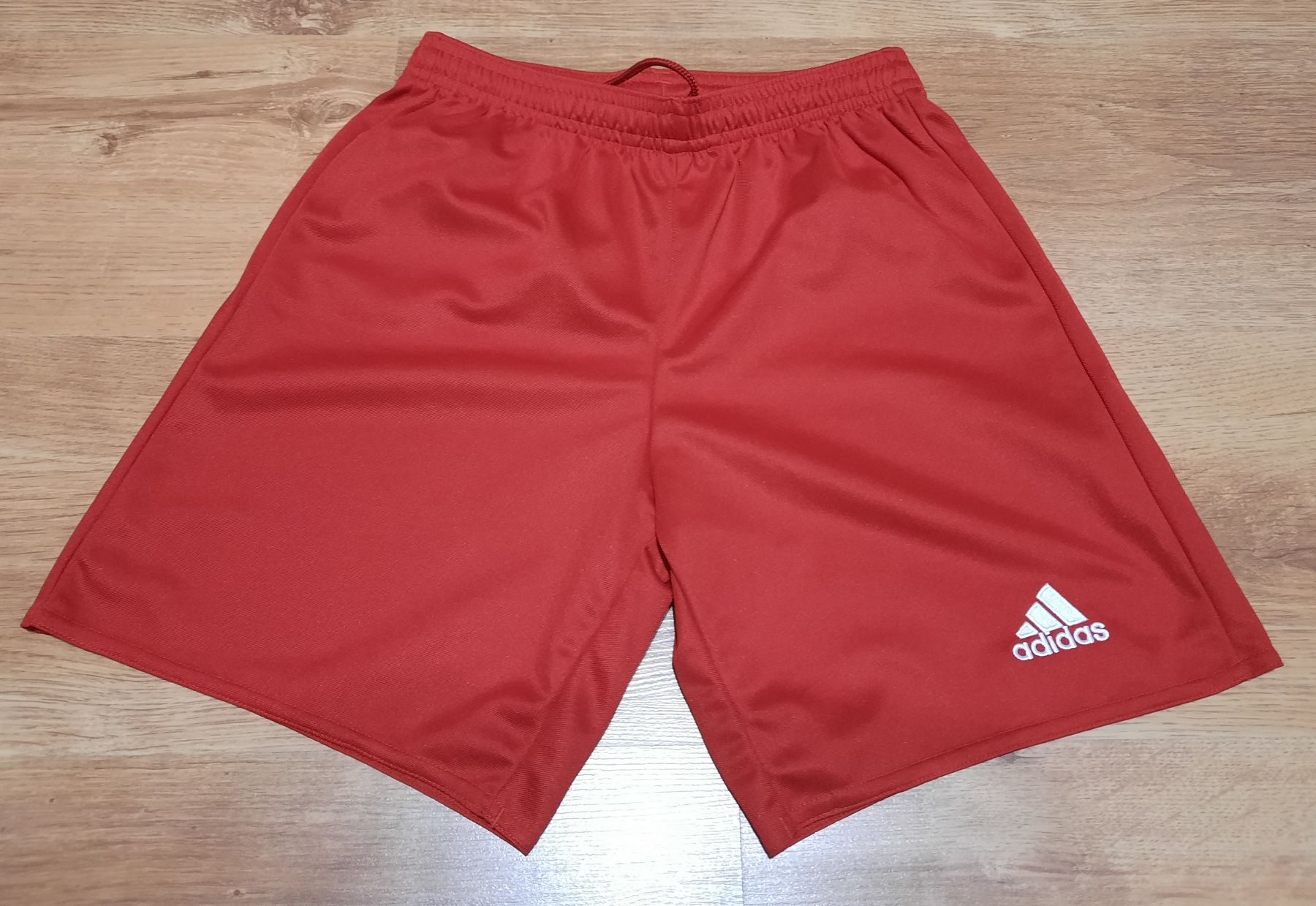 Krótkie spodenki adidas r. 152