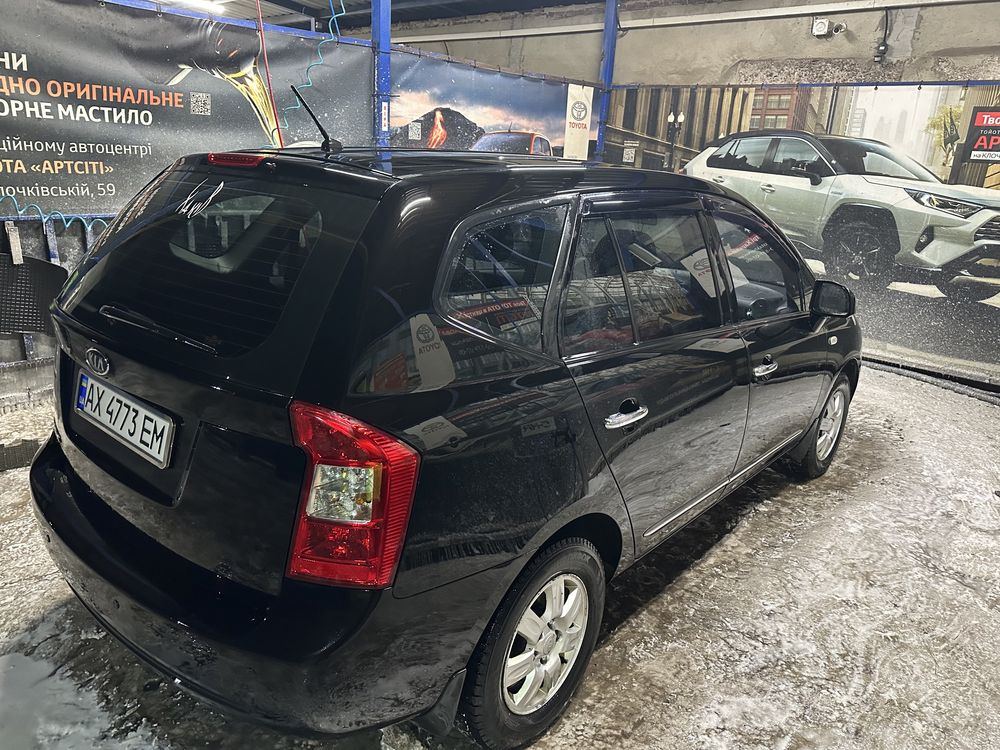 Продам машину Kia Carens 2008