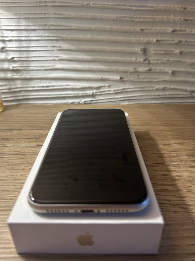 IPHONE 11 (stan bardzo dobry)