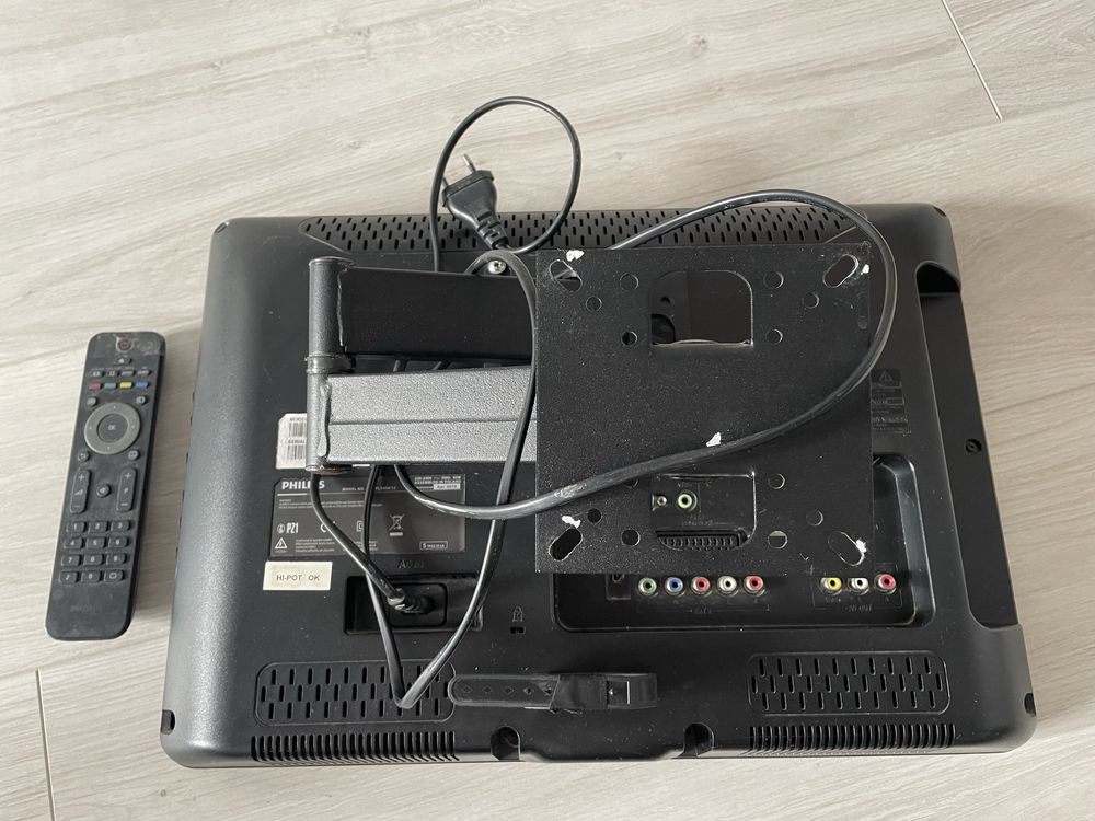 Продам телевизор Philips 19PFL3404/12