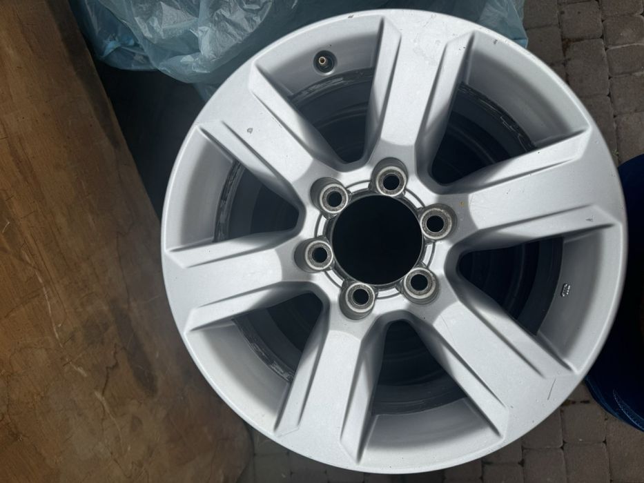 R 17 Toyota Prado