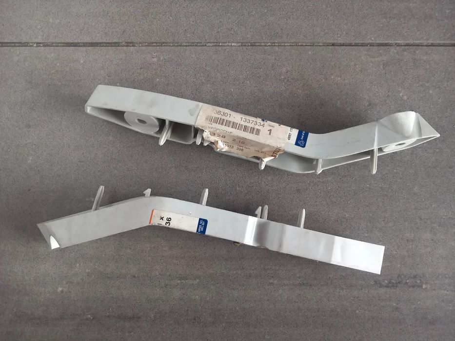 Uchwyty ślizg zderzaka lewy i prawy Ford Focus, C-Max, Cabriolet 1337334 1337336