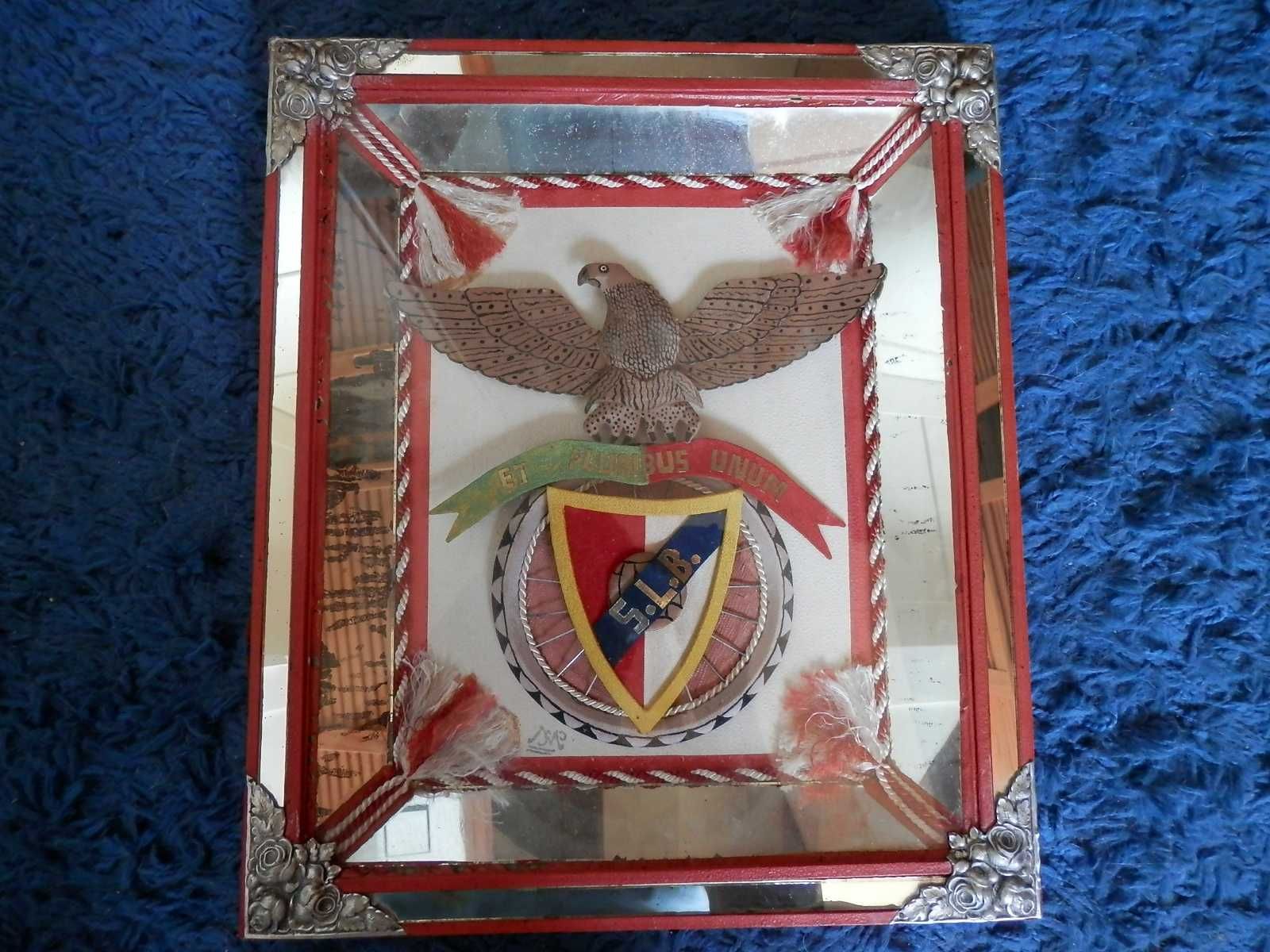 Quadro de 1952 com emblema do Benfica