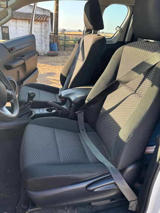 Toyota Hilux 4x2