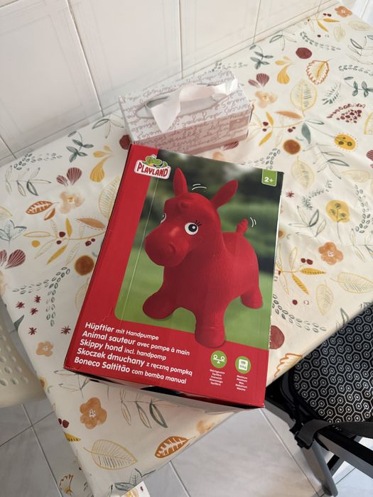 Cavalo borracha brincar