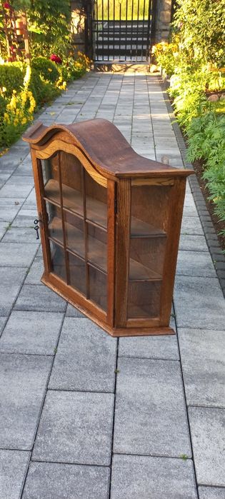 Witryna szafka gablotka wisząca drewniana