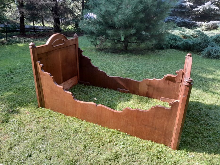 Łózko antyk , drewniane