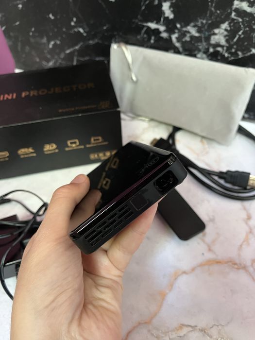 Портативный смарт проектор