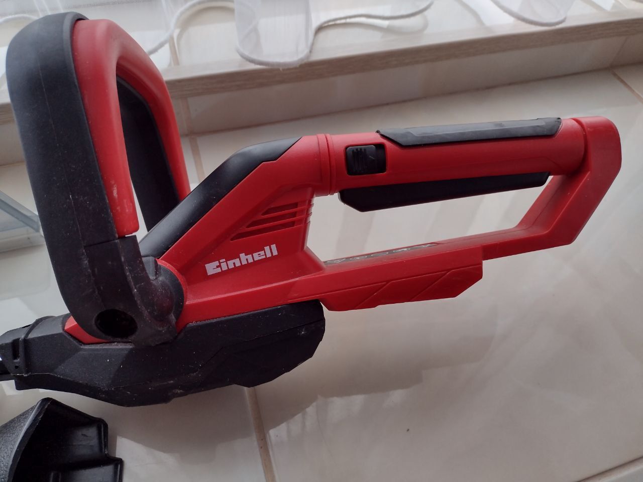 Продам кусторез Einhell