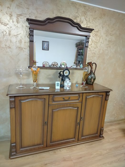 Meble krzesła Komoda lustro szafka RTV witryna