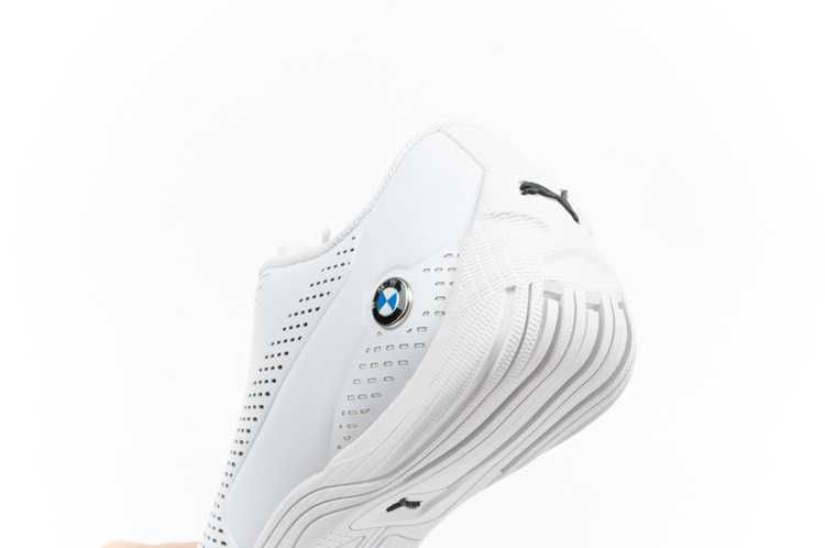 Buty sportowe Puma BMW Drift Cat r. 39-48,5