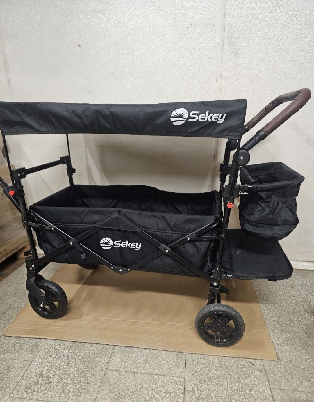 Wózek transportowy dla dzieci z dachem czarny