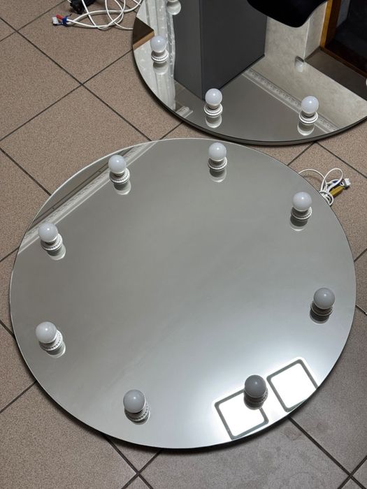 Дзеркало з підсвіткою нове