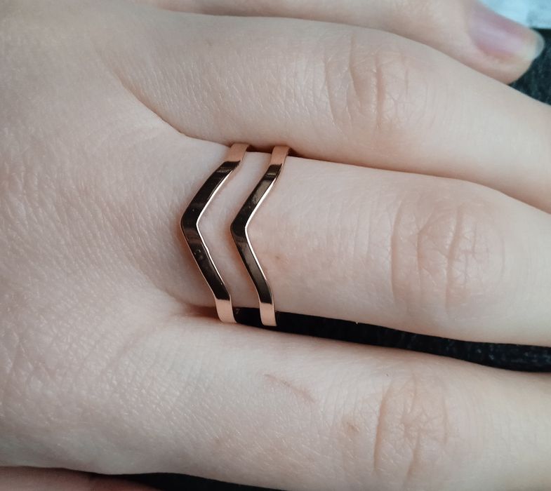 Жіноча каблучка (нова)