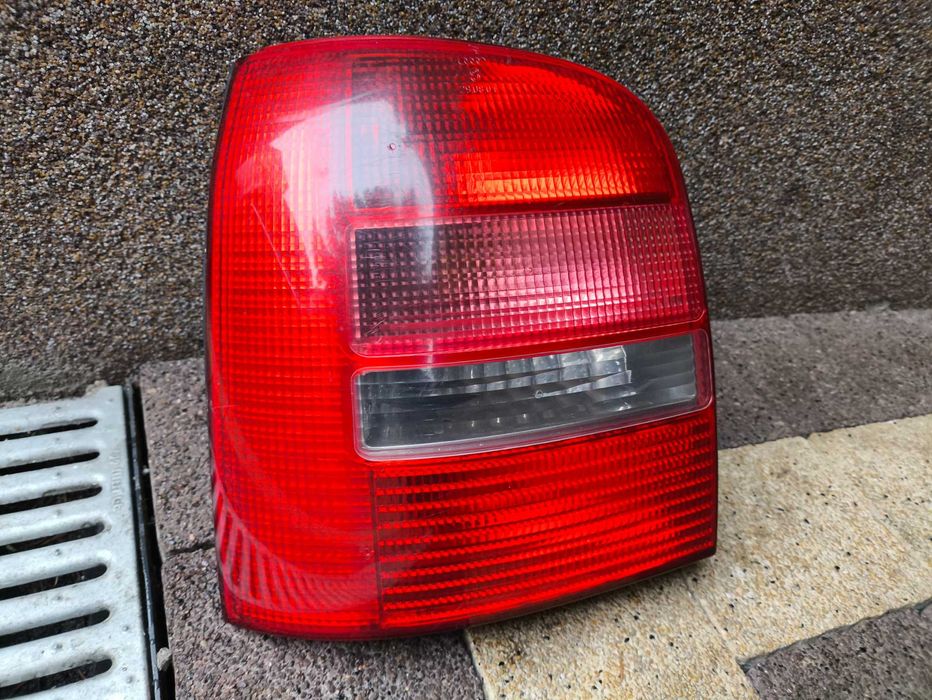 Lampa Tylna Lewa Audi A4 B5 Kombi Lift