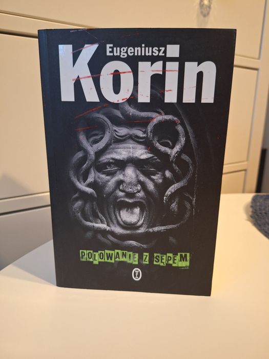 Nowa książka Eugeniusz Korin- Polowanie z sępem Wydawnictwo Literackie
