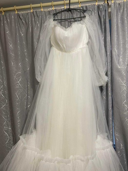 Сукня весільна . Б/В