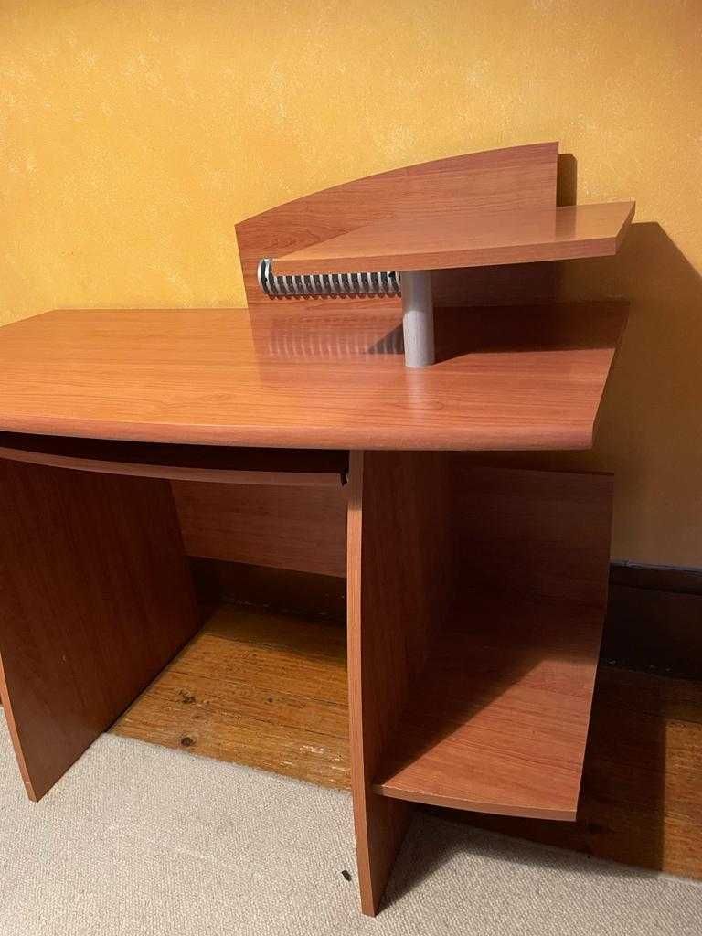 Secretária/mesa para computador