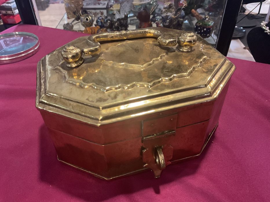 Cofre em latão com divisórias, 20x15 cm mais anúncios abaixo