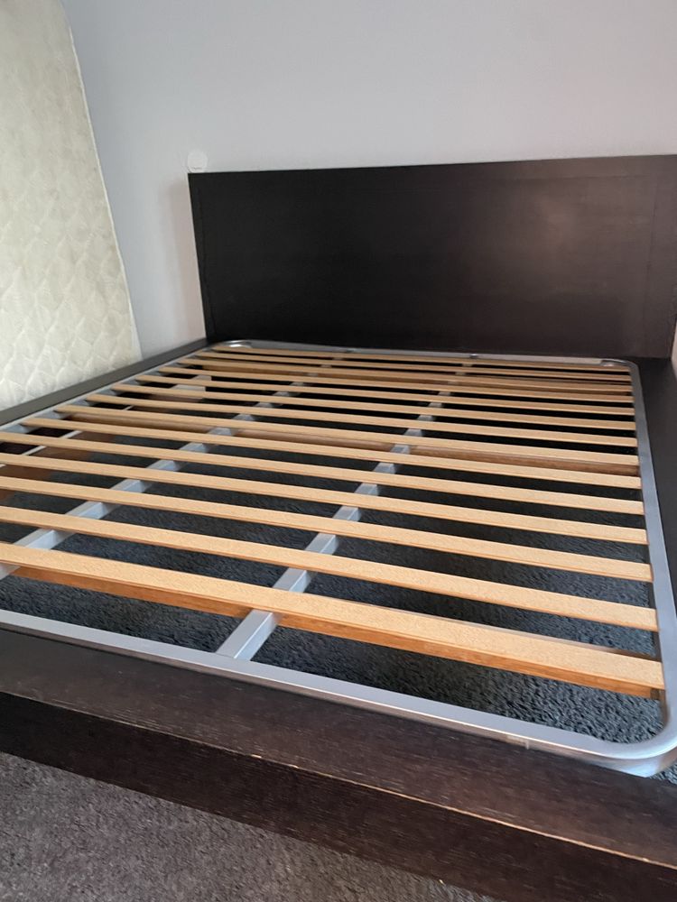 Cama de casal com estrado e colchão