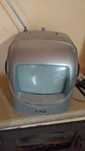 Mini televisão antiga com rádio