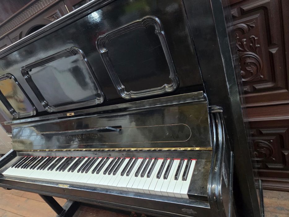Piano alemão em bom estado