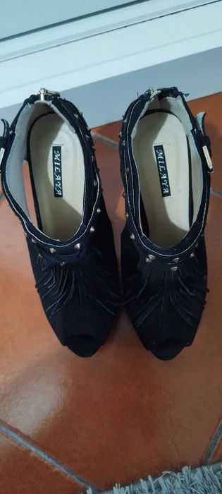 Sapatos praticamente novos tamanho 37