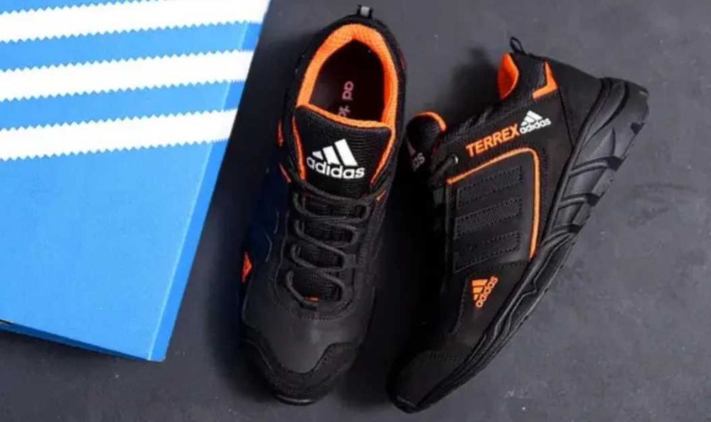 Чоловічі кросівки Adidas. Натуральна шкіра. 42 розмір.