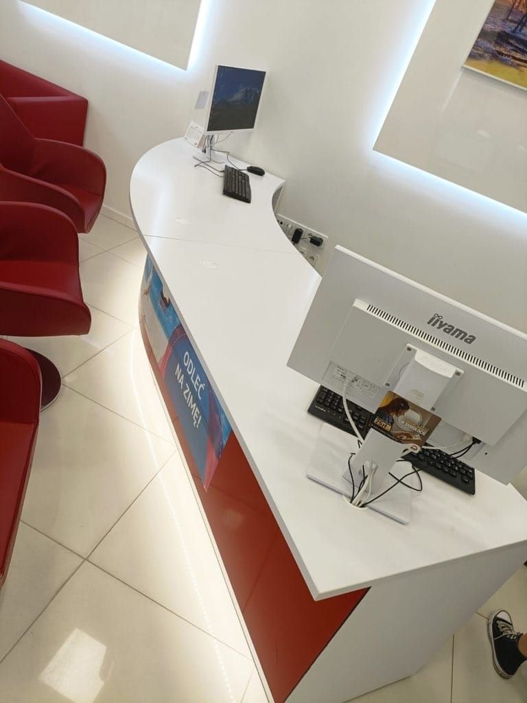 Biurka salonowe, półokrągłe 2 szt zdjęcia w dobrym stanie
