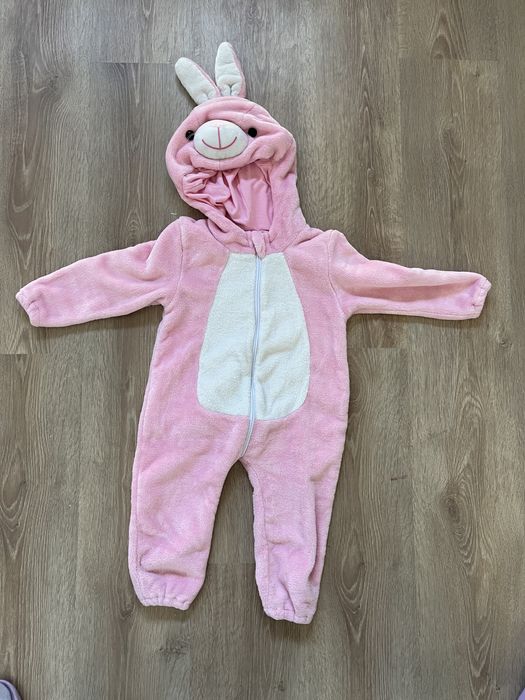 Różowy strój króliczka 100