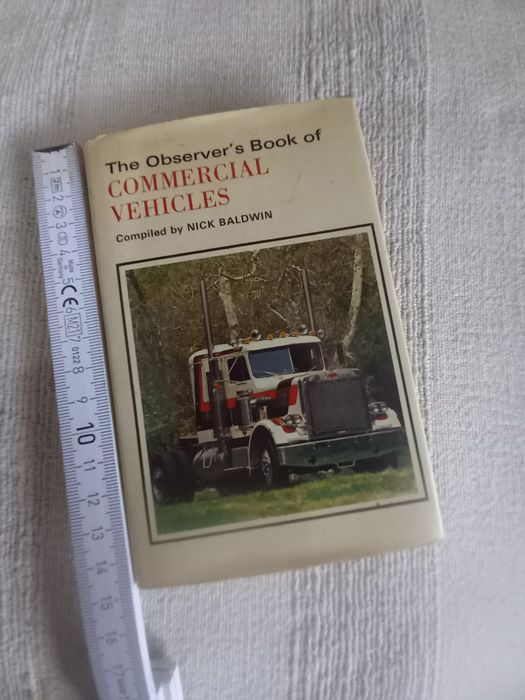 Livro sobre camiões antigos americanos