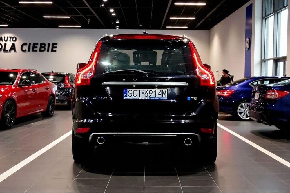 Volvo XC 60 R-Design+ Serwisowany w  Aso Volvo+Bezwypadkowy-Gwarancja Pisemna