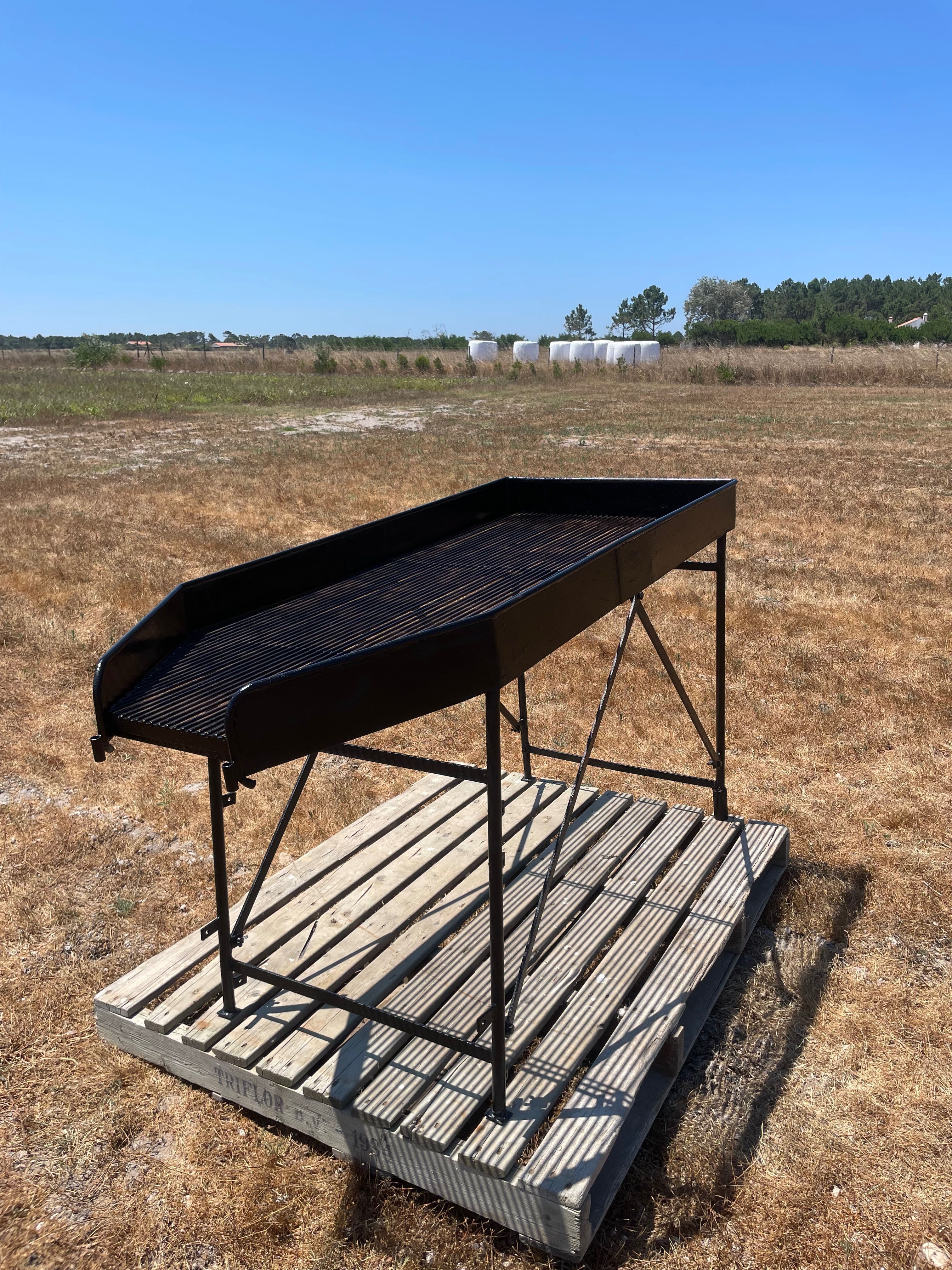 Mesa de escolha em ferro