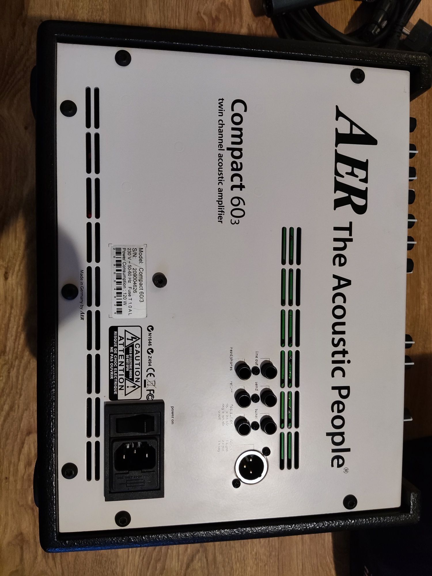AER Compact 60 III wzmacniacz do instrumentów akustycznych + mikrofon