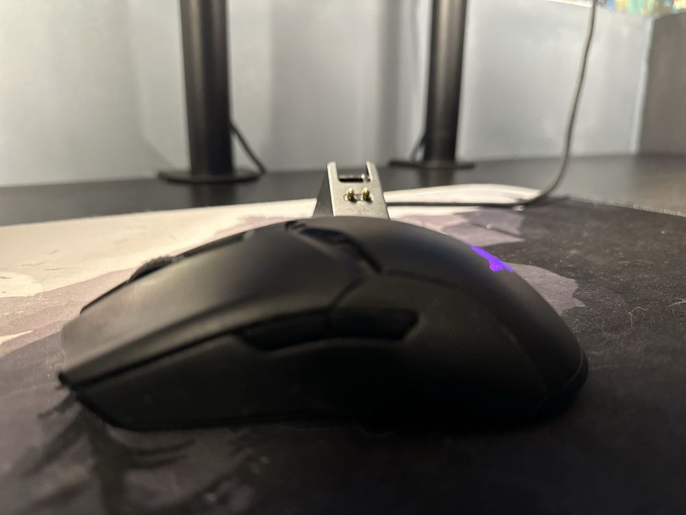 Razer Viper ultimate razem z dock i pudelkiem