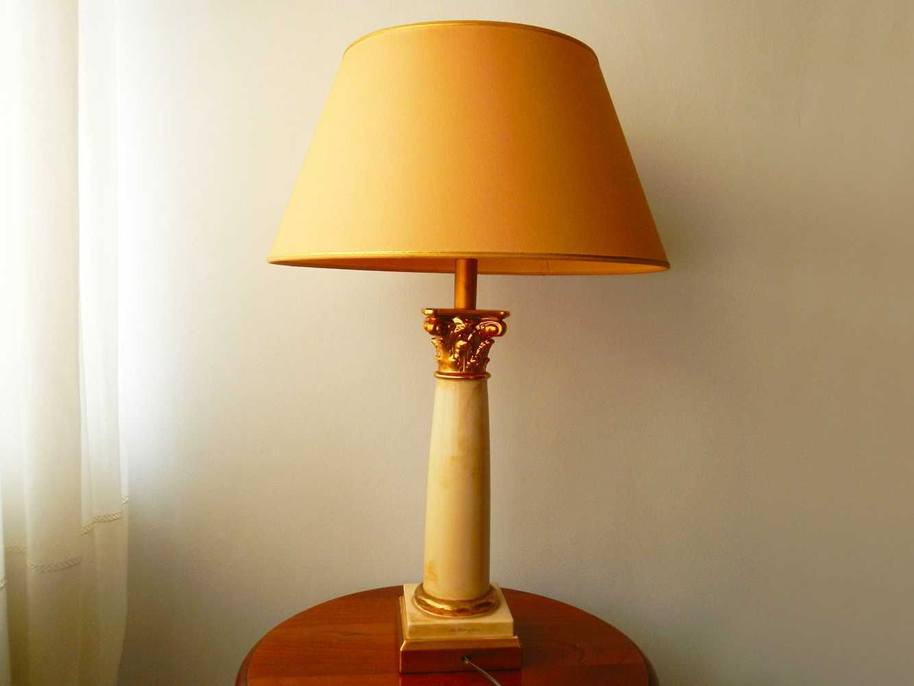 Elegante candeeiro de mesa Le Dauphin