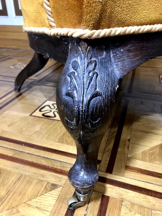 FOTEL USZAK czarny dąb tkanina welur w kol starego złota Francja ANTYK