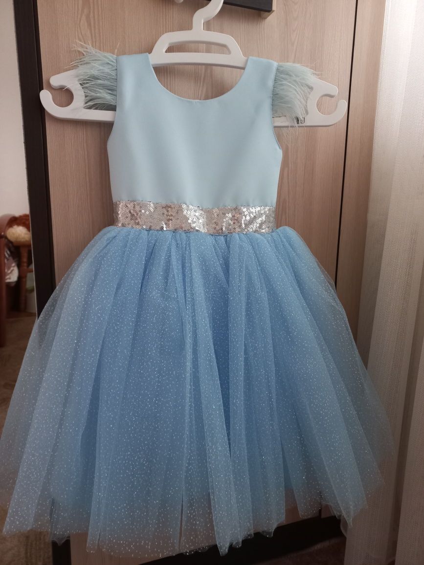 Святкова сукня, ніжно блакитного кольору