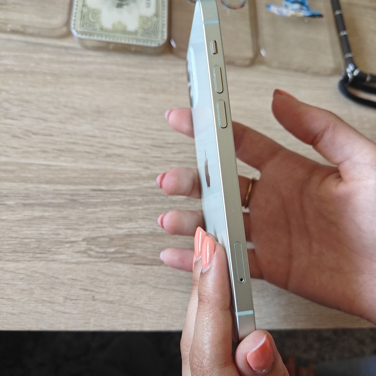 iPhone 12 128 GB + Carregador e Capas