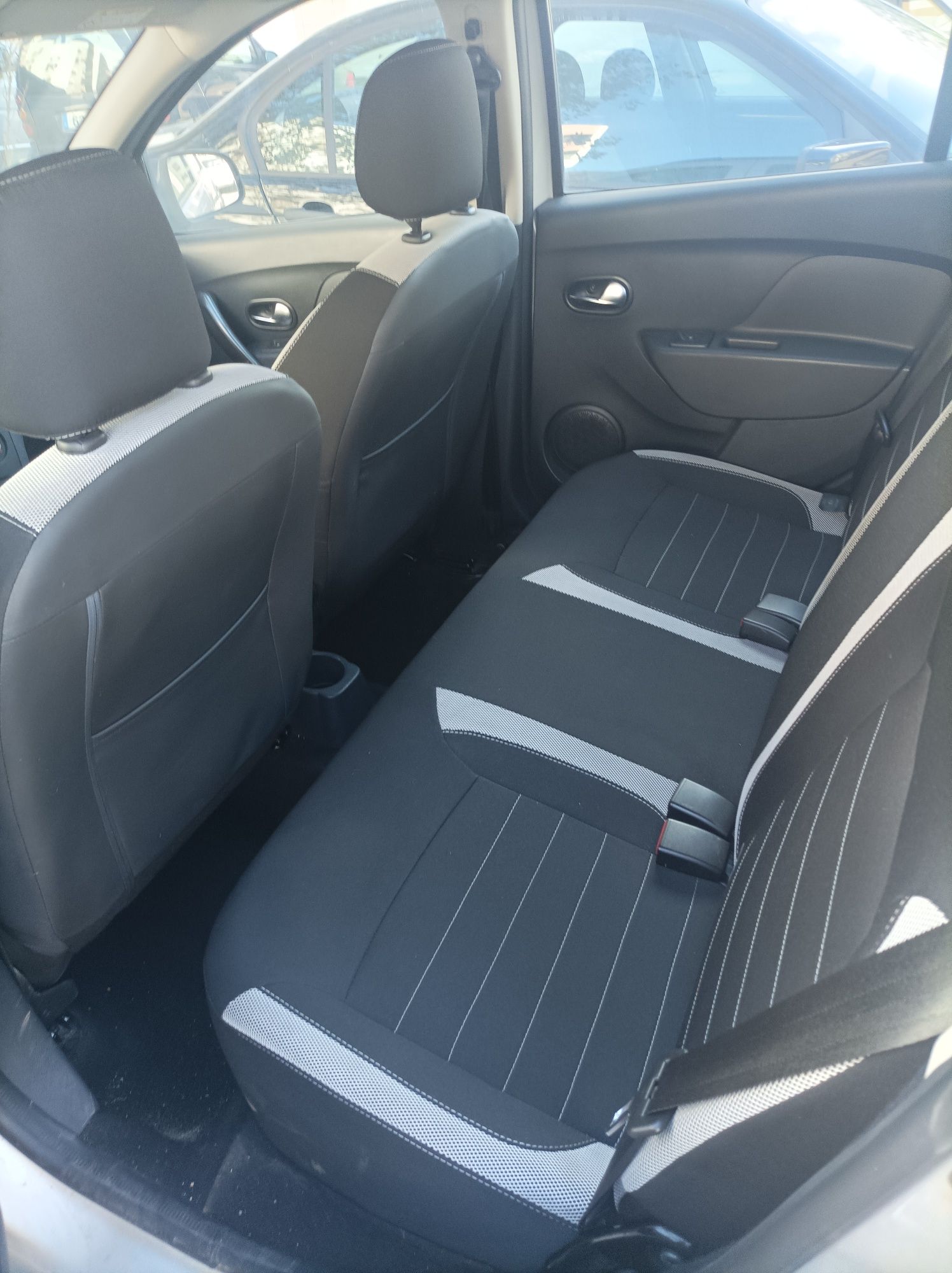 Dacia Sandero stepway 1.5dci acidentado