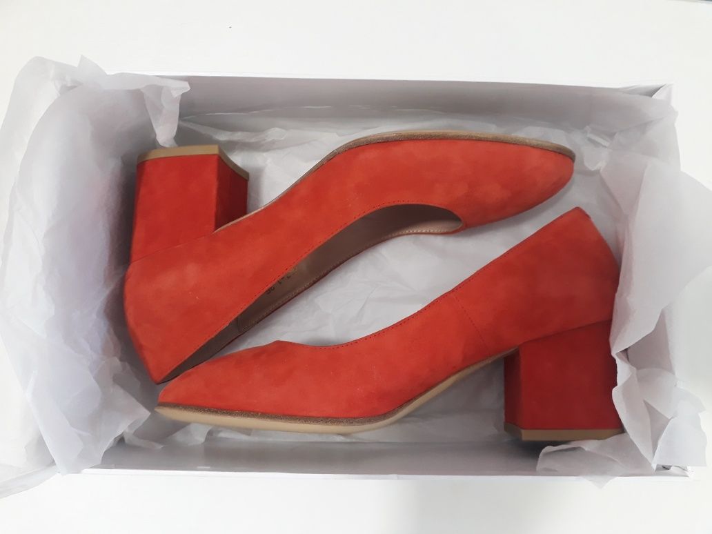 Новые натуральные красные туфли