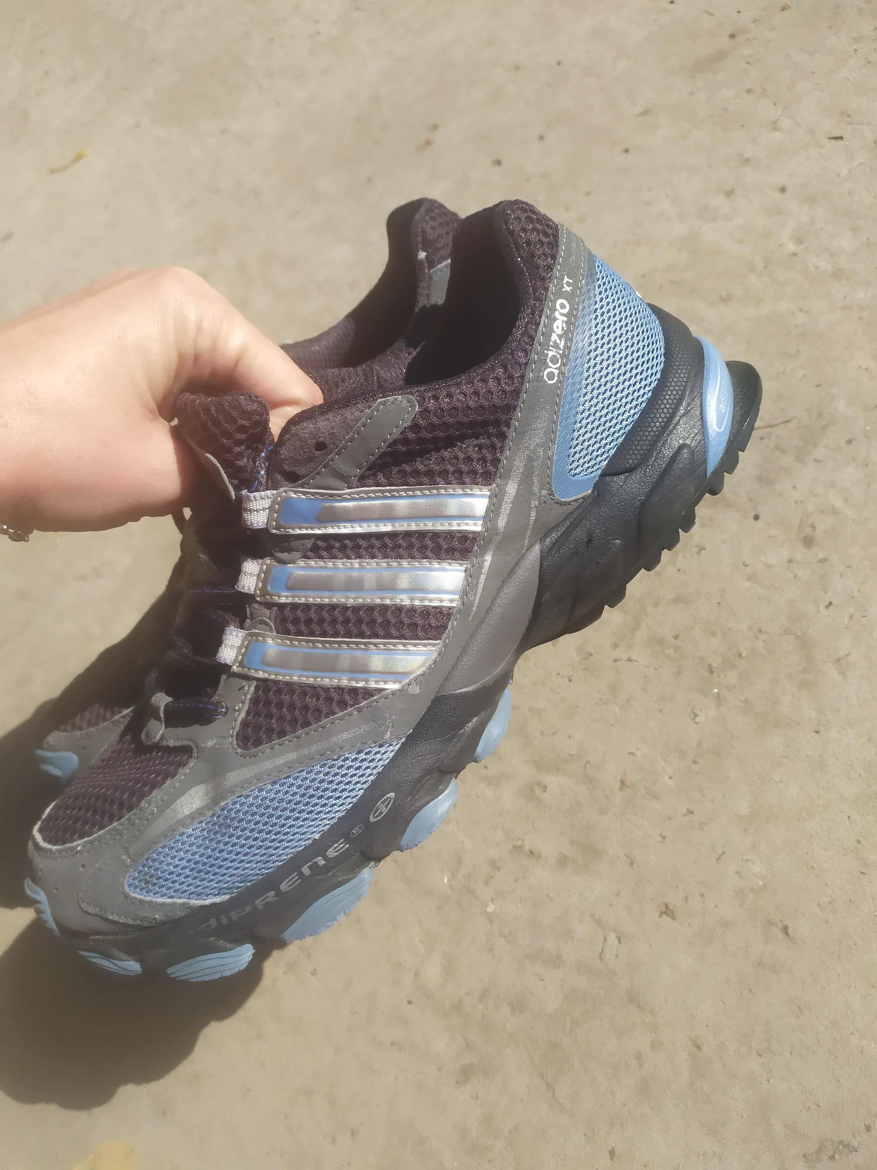 Кросівки Adidas, р. 39-39,5