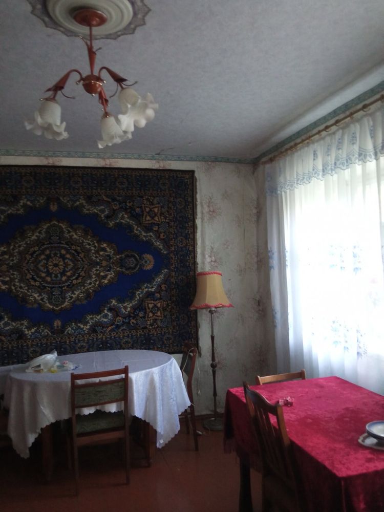Будинок , гараж літня ,  кухня  , хлів